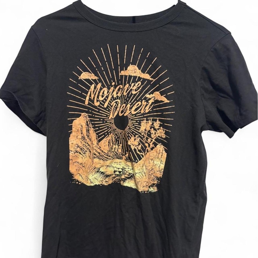 Zoe + Liv Mojave Desert Graphic Tee Black Gold Metallic Sunburst Shirt Medium